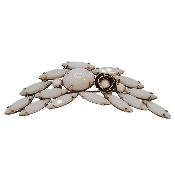 VTG Brooch Elegant Regency Retro White Milk Glass Gold Tone Leaf Floral Classy - Picture 1 of 11